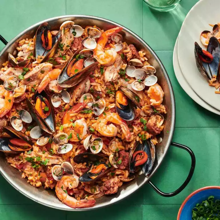 Simply Adventures - JGA - Barcelona - Traditional Paella und Sangria Dinner